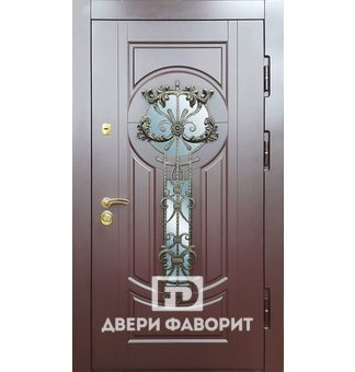 Дверь в коттедж с ковкой и стеклянными вставками