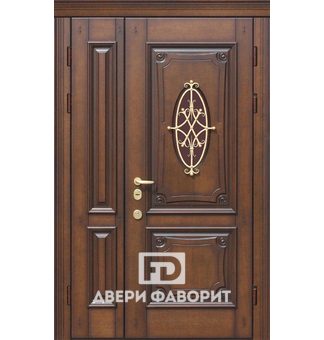 Дверь в коттедж с овальным стеклом и ковкой