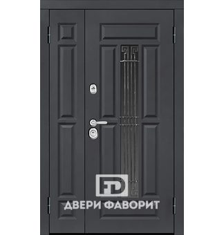 Дверь двустворчатая в коттедж с ковкой и стеклом