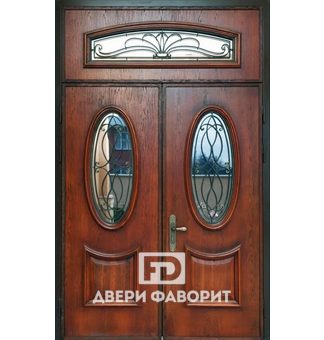 Парадная двустворчатая дверь с верхней вставкой и ковкой