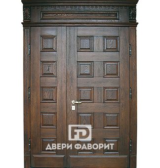 Парадная квартирная дверь с верхней вставкой