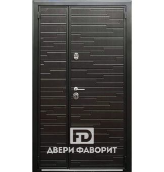 Двустворчатая входная дверь на две квартиры с верхним замком