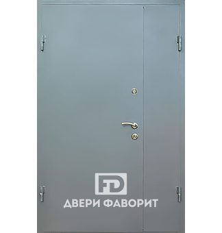 Двустворчатая дверь в загородный дом