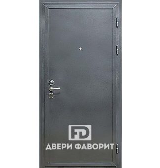 Дверь железная с отделкой цинкогрунт