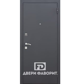 Дверь в загородный дом (отделка цинкогрунт)