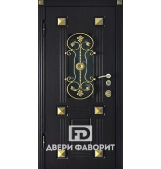 Парадная дверь с декоративной ковкой и стеклом