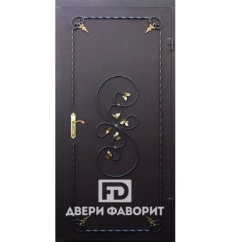 Дверь железная в загородный дом с ковкой