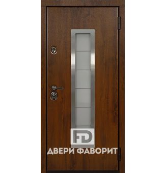 Дверь в загородный дом со стеклом