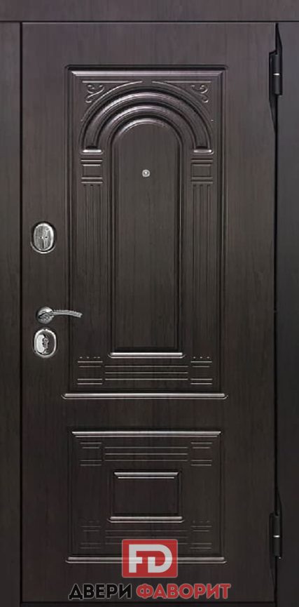 дверь из стали в загородный дом с отделкой мдф