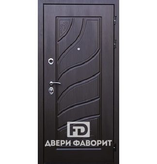 Дверь в загородный дом с черным МДФ