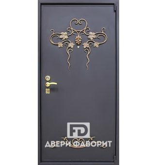 Дверь в загородный дом с ковкой под бронзу