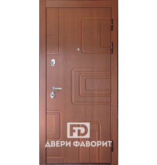 Стальная уличная дверь с коричневым МДФ