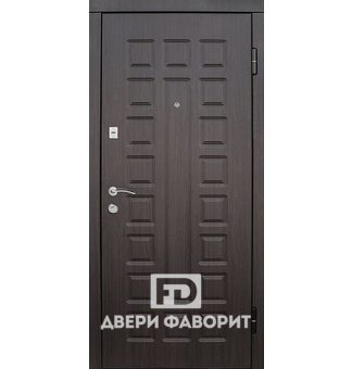 Дверь железная уличная с отделкой винорит