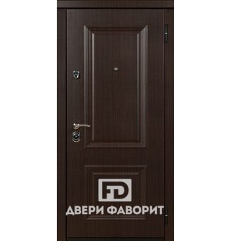 Дверь на улицу с отделкой винорит