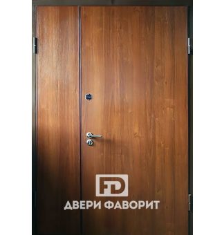 Недорогая двустворчатая дверь